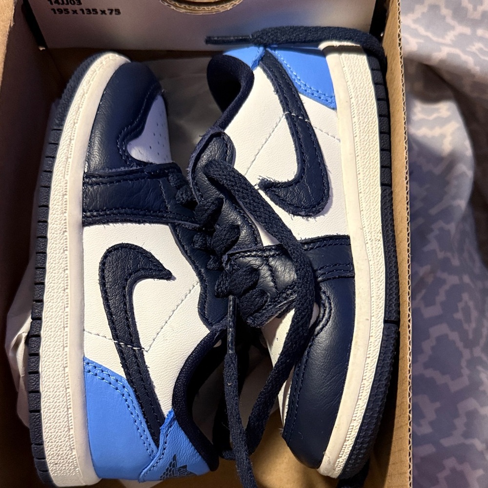 Jordan Kids Navy and Blue Sneakers